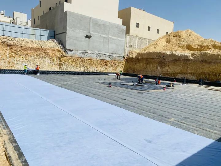 طبقات العزل أثناء تنفيذ أعمال المبنى