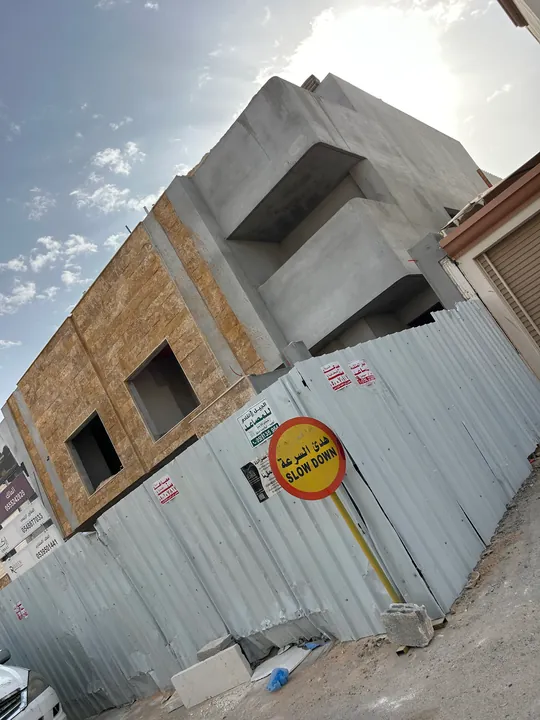 مبنى فيلا العقيق أثناء العمل بالموقع