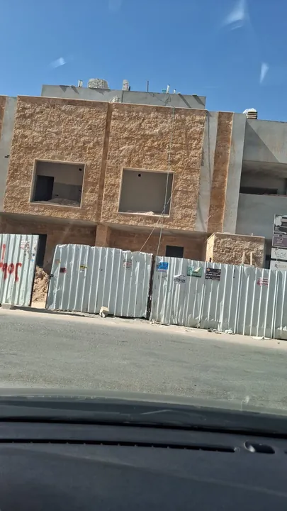 واجهة فيلا العقيق في إحدى مراحل التنفيذ
