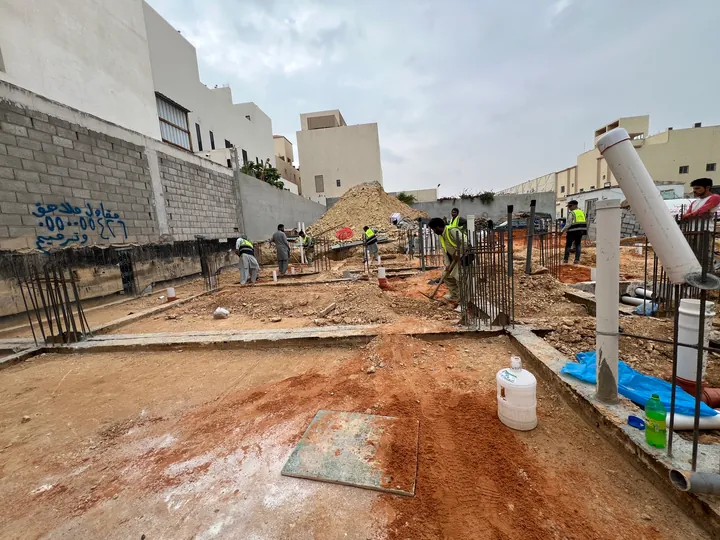 نقاط التمديدات قبل استكمال أعمال الأرضية
